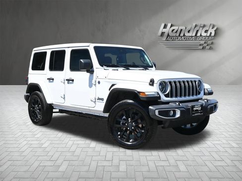 Used 2025 Jeep Wrangler Unlimited Sahara w/ Safety Group AWD/4WD image 2