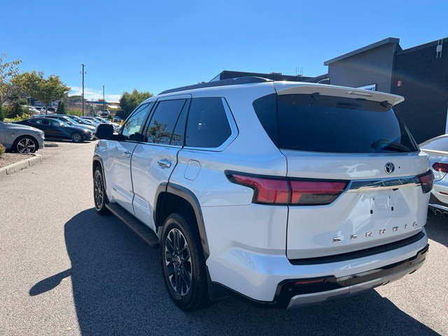 Used 2023 Toyota Sequoia Limited w/ Tow Technology Package AWD/4WD image 5