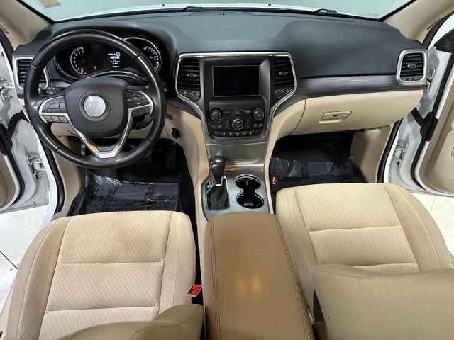 Used 2020 Jeep Grand Cherokee Laredo AWD/4WD image 2