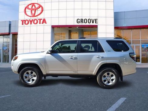 Used 2023 Toyota 4Runner SR5 AWD/4WD image 2