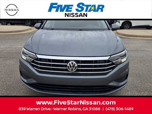 Used 2020 Volkswagen Jetta SE FWD image 2