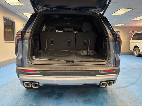 New 2026 Chevrolet Traverse LT image 8