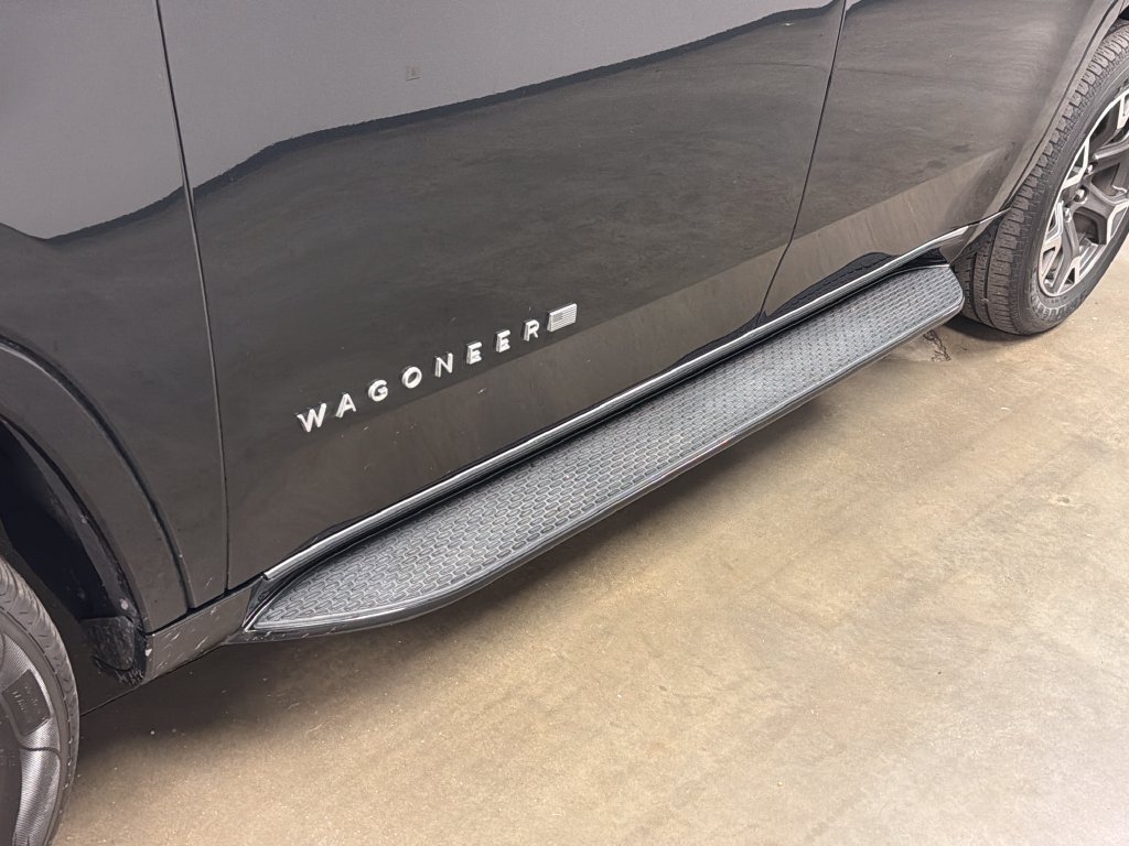 Used 2023 Jeep Wagoneer Series III w/ Preferred Equipment Group RWD image 11