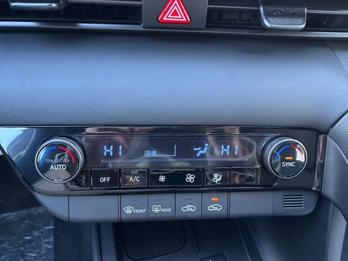 New 2025 Hyundai Elantra Sport image 18