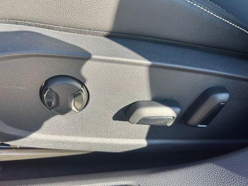 Used 2025 Volkswagen Jetta SE w/ Sunroof Package image 48