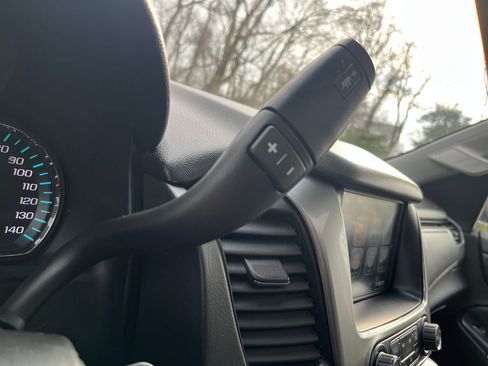 Used 2018 Chevrolet Suburban LT image 29