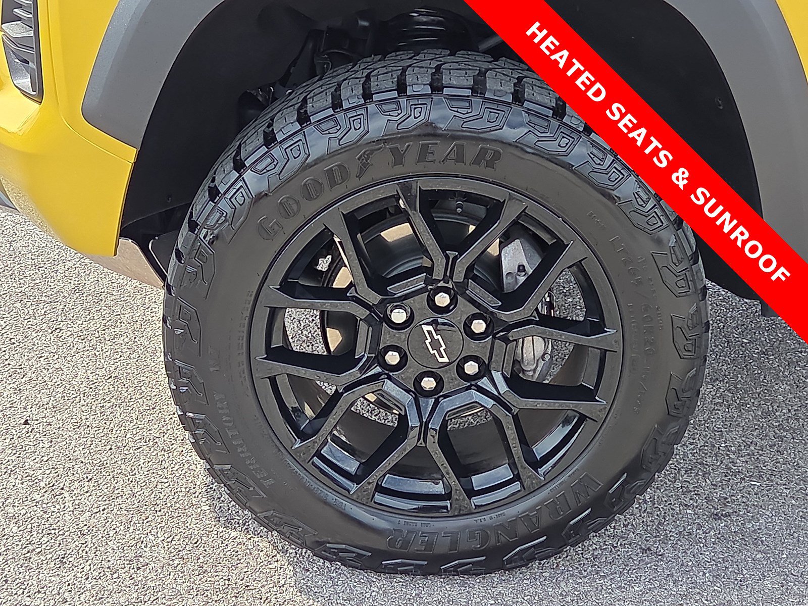 Used 2024 Chevrolet Colorado Z71 w/ LPO, Dark Essentials Package AWD/4WD image 7
