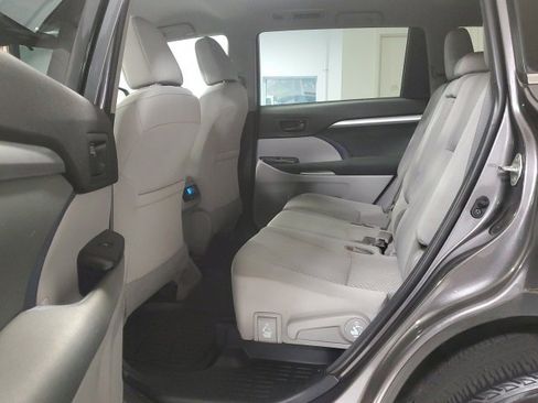 Used 2018 Toyota Highlander LE image 20