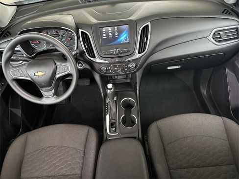 Used 2018 Chevrolet Equinox LT image 17