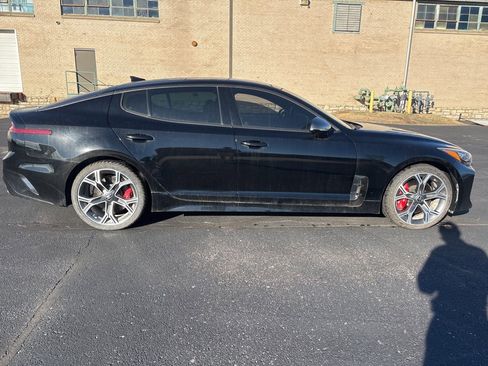 Used 2019 Kia Stinger GT2 image 5
