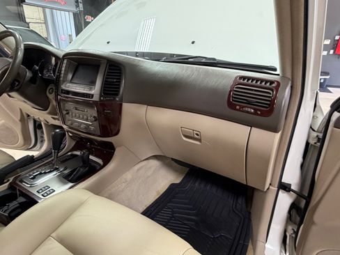 Used 2006 Toyota Land Cruiser image 24