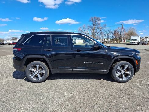 New 2026 Jeep Grand Cherokee Limited AWD/4WD image 9