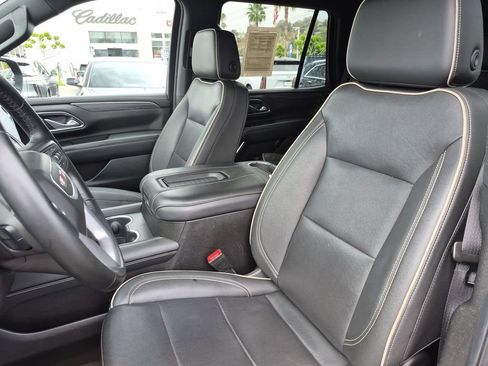 Used 2024 GMC Yukon SLT AWD/4WD image 12