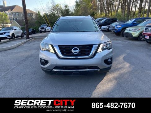 Used 2017 Nissan Pathfinder SL w/ SL Tech Package image 2