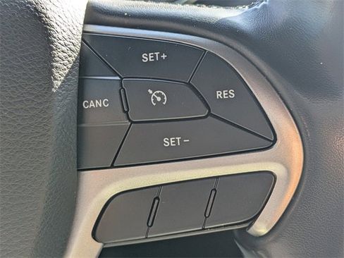 Used 2021 Jeep Grand Cherokee Laredo X image 22