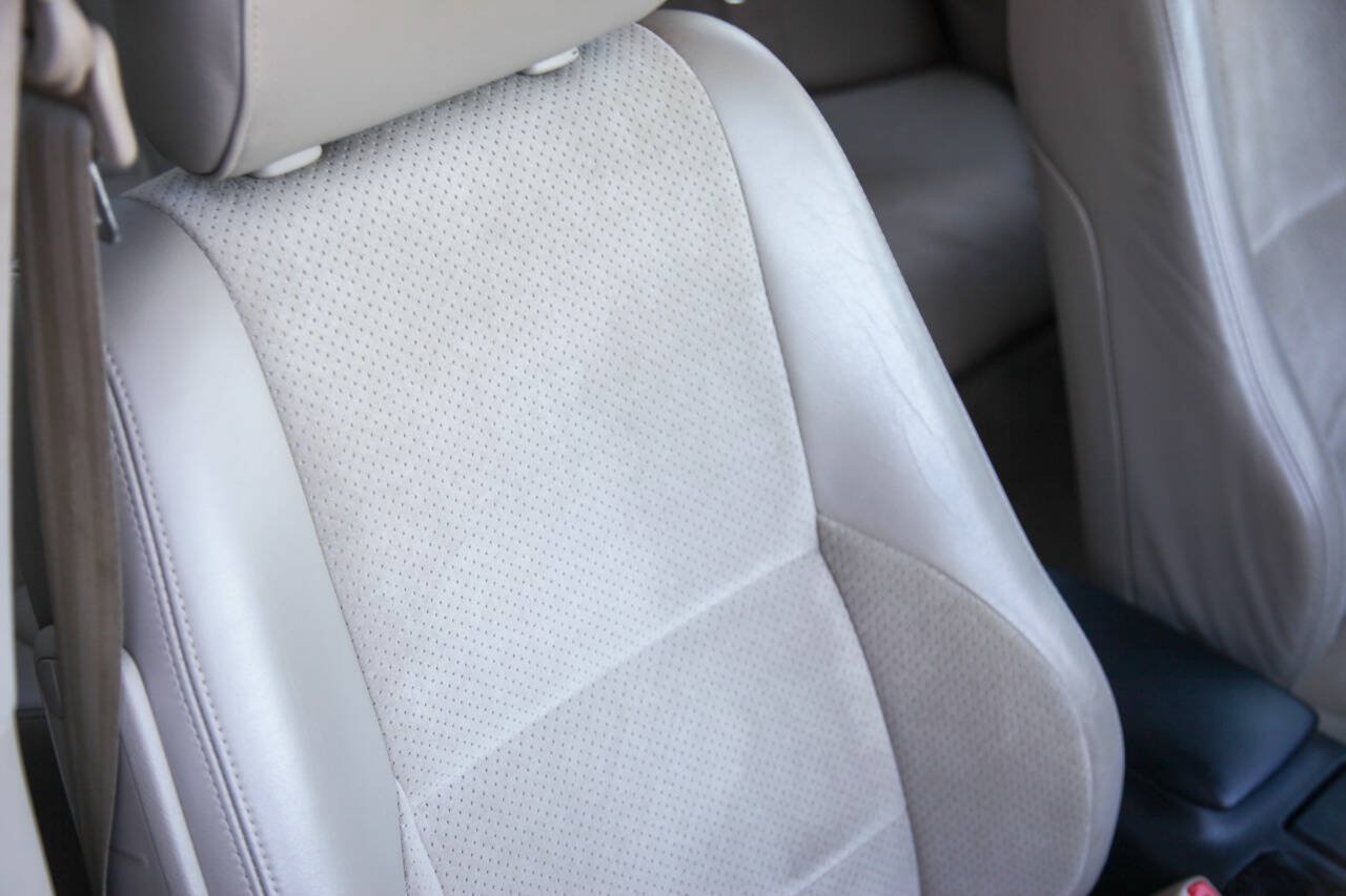 Used 2001 Lexus IS 300 w/ Leather Trim Pkg RWD image 65