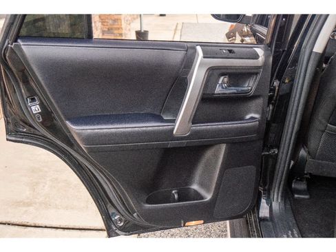 Used 2022 Toyota 4Runner SR5 Premium w/ Moonroof Package AWD/4WD image 18
