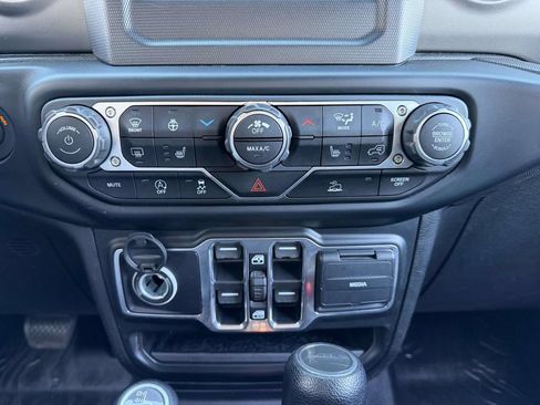 Certified 2022 Jeep Gladiator Sport AWD/4WD image 32
