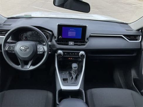 Used 2025 Toyota RAV4 XLE image 18