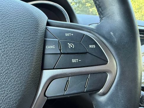 Used 2021 Jeep Grand Cherokee Laredo X AWD/4WD image 28
