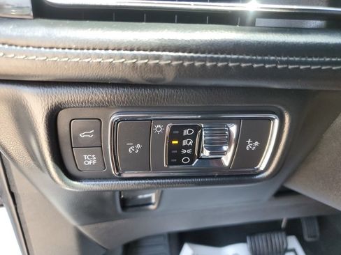 Used 2022 Lincoln Nautilus FWD w/ Premium Package image 23
