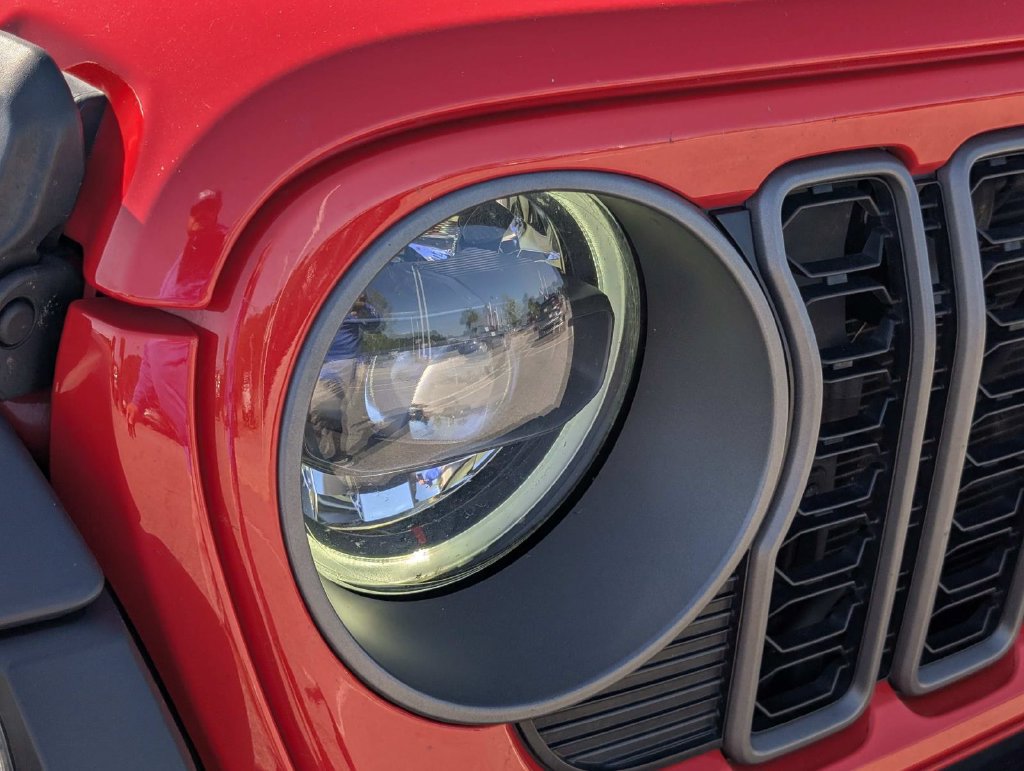 Used 2025 Jeep Wrangler Unlimited Rubicon AWD/4WD image 5