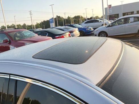 Used 2011 Acura TL SH-AWD image 3