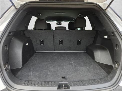 Used 2025 Chevrolet Equinox LT FWD image 6