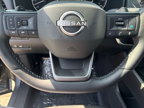 Used 2025 Nissan Rogue SV image 35