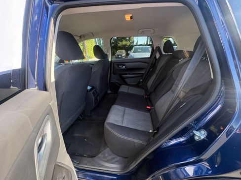 Used 2025 Nissan Rogue SV FWD image 28