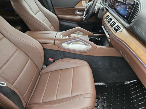 Used 2024 Mercedes-Benz GLS 450 4MATIC image 6