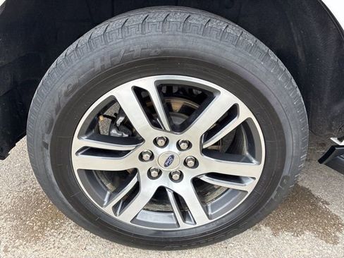 Used 2023 Ford Expedition XLT image 12