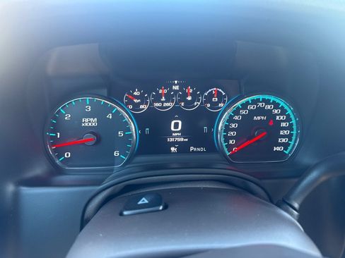 Used 2018 Chevrolet Suburban Premier AWD/4WD image 30