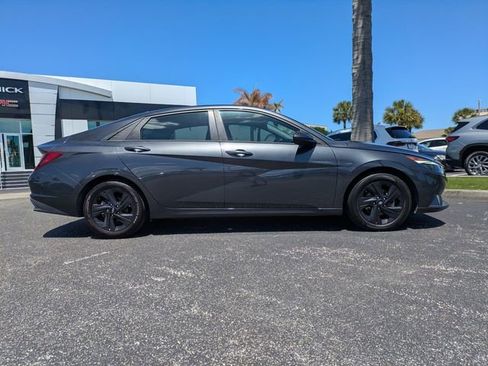 Used 2021 Hyundai Elantra SEL FWD image 3