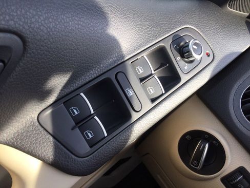 Used 2014 Volkswagen Tiguan SE AWD/4WD image 30