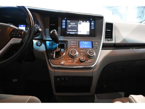 Used 2016 Toyota Sienna XLE w/ XLE Navigation Package FWD image 25