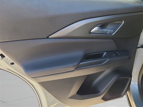 New 2026 Chevrolet Equinox EV LT image 18