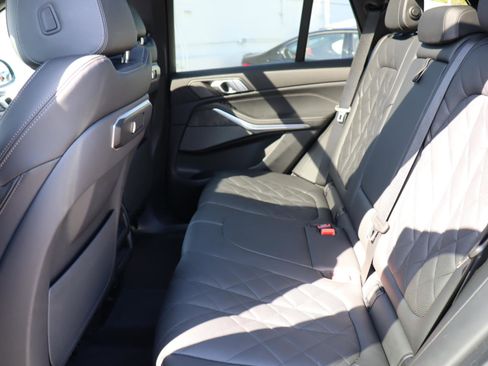 Used 2025 BMW X5 xDrive40i w/ Premium Package image 13