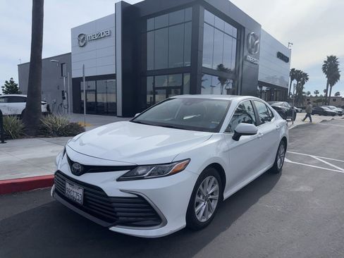 Used 2021 Toyota Camry LE image 1