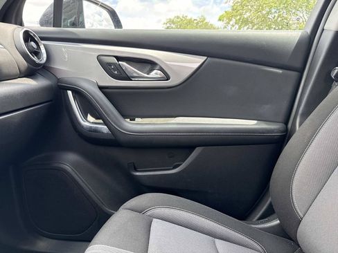 Used 2025 Chevrolet Blazer LT FWD image 25