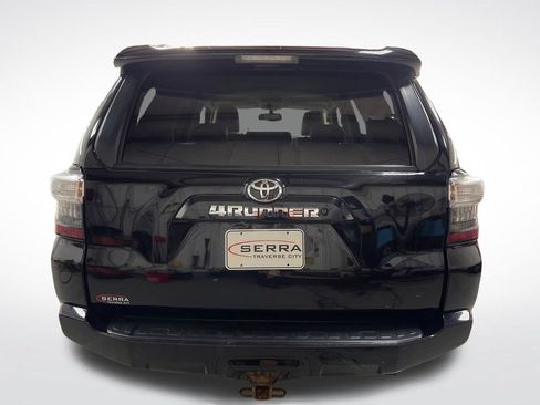 Used 2017 Toyota 4Runner SR5 Premium AWD/4WD image 4