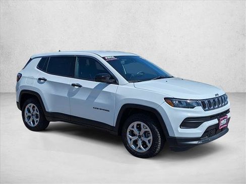 Used 2025 Jeep Compass Sport AWD/4WD image 3