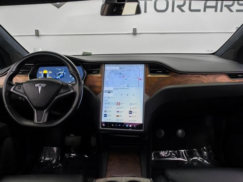 Used 2018 Tesla Model X 75D image 17