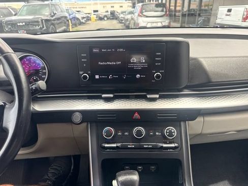 Used 2022 Kia Carnival LX FWD image 20