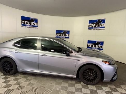 Used 2024 Toyota Camry SE w/ Cold Weather Package FWD image 3