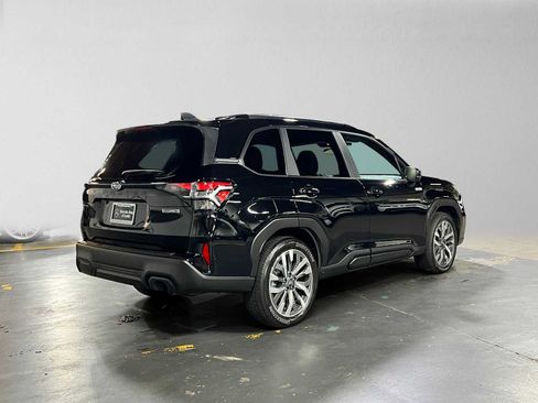 Used 2025 Subaru Forester Touring AWD/4WD image 3