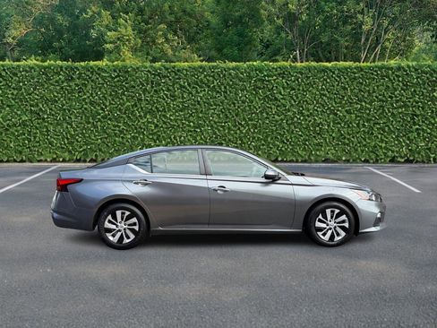 Used 2022 Nissan Altima 2.5 S FWD image 2