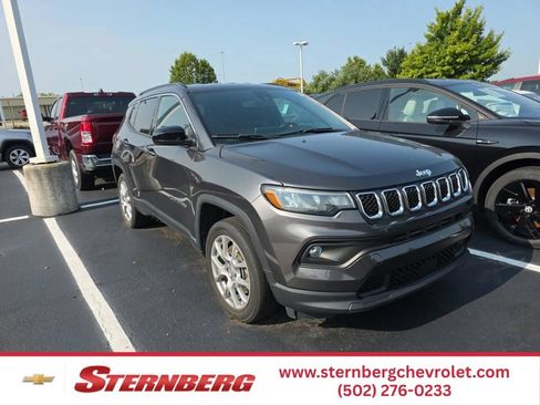 Used 2023 Jeep Compass Latitude AWD/4WD image 1
