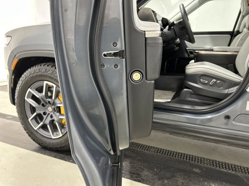 Used 2023 Rivian R1S Launch Edition image 32
