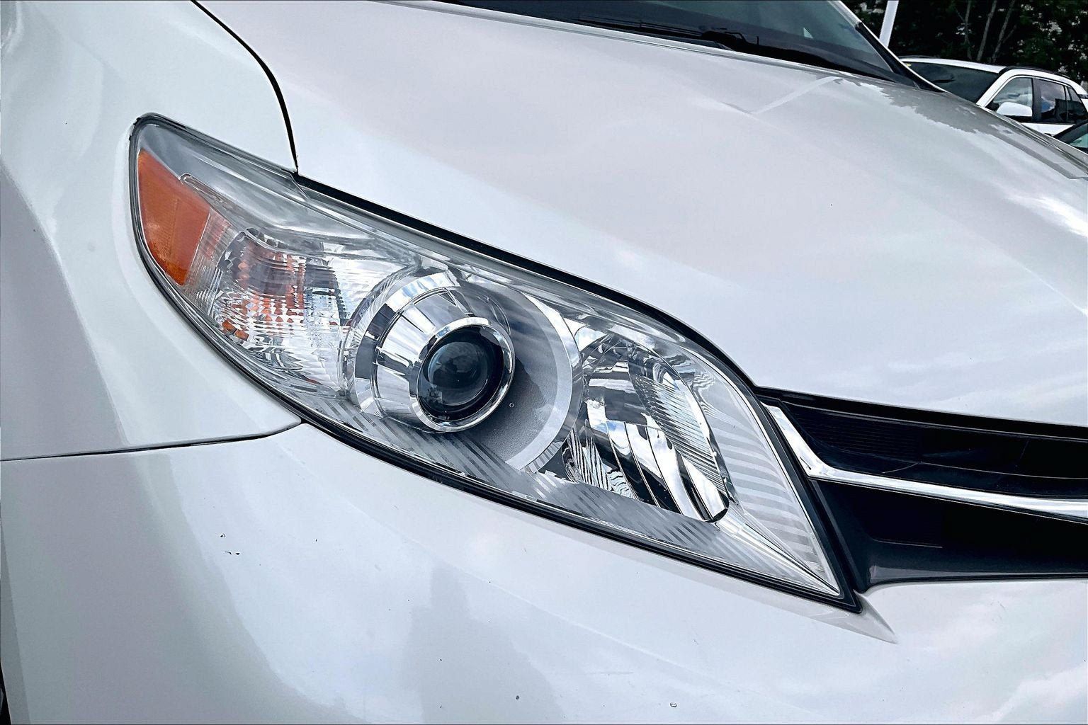 Used 2019 Toyota Sienna XLE w/ XLE Navigation Package AWD/4WD image 28